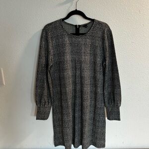 Ann Taylor Women’s Black & White Houndstooth Long Sleeve Dress

Size L
NWT